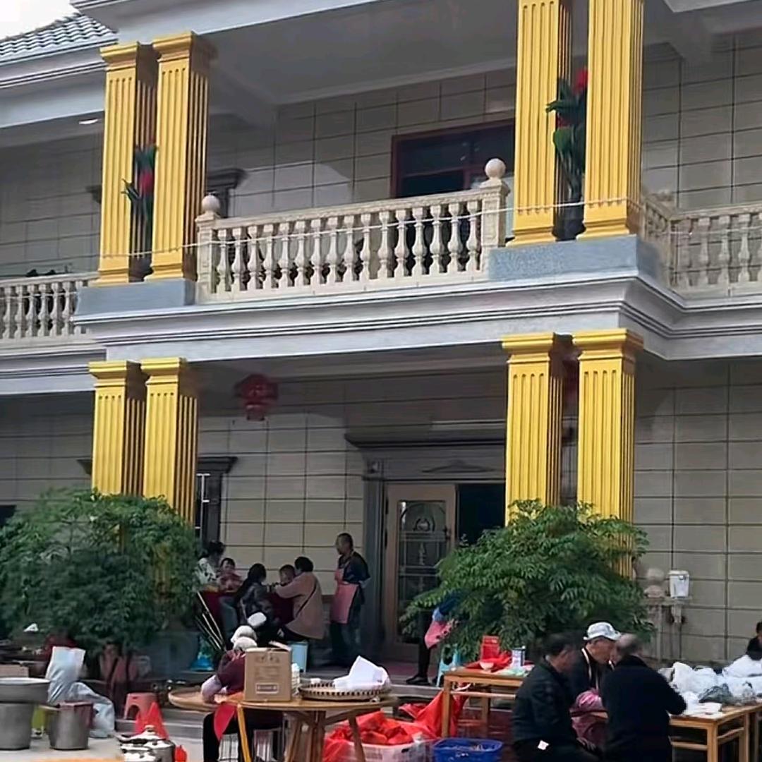 承包拆迁房屋。