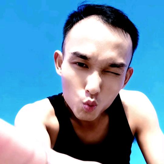 李洁 9.2       👁️👁️