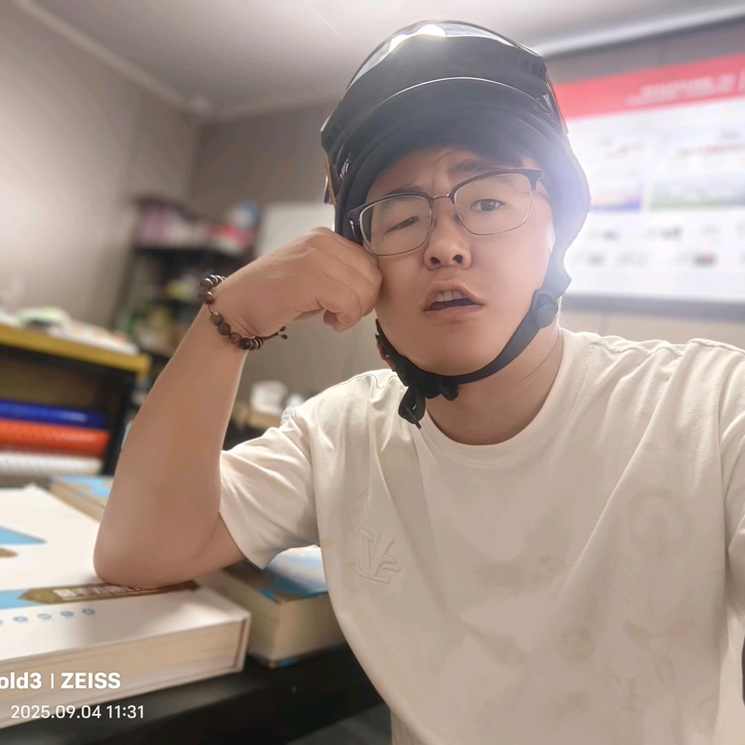 喜欢摩托滴色老板