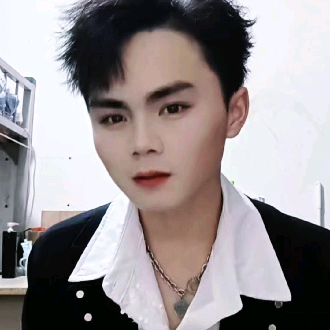 罗 本.🍃