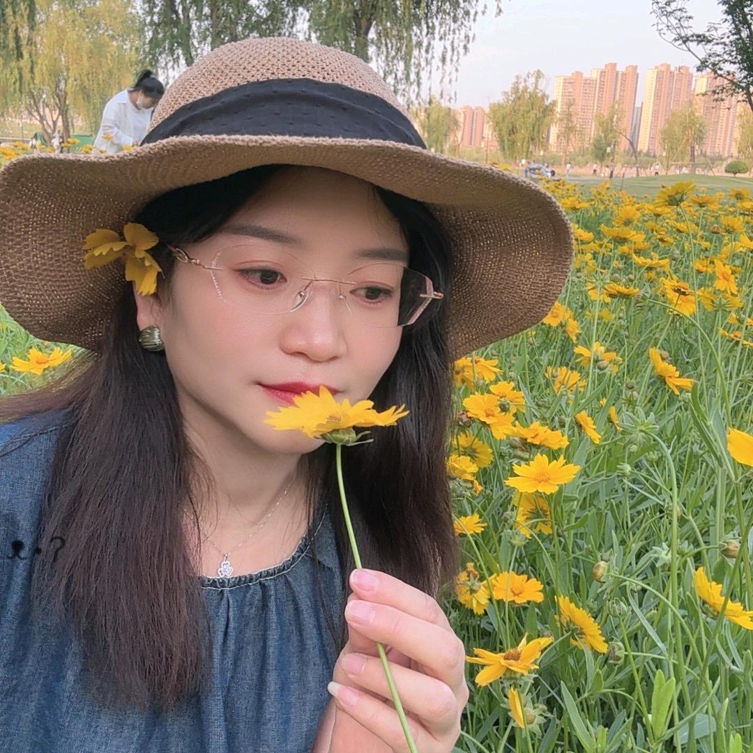 恬静的素影