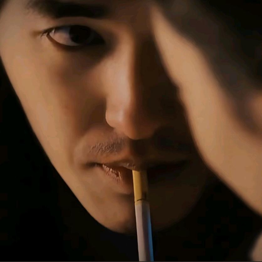 老公偷穿蕾丝内裤在外面给别人当0