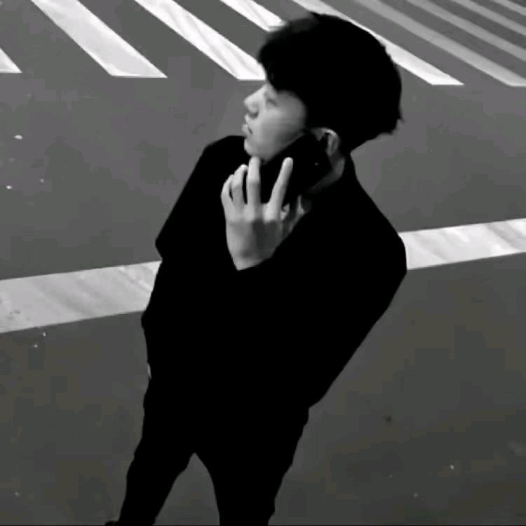 李 明 朗