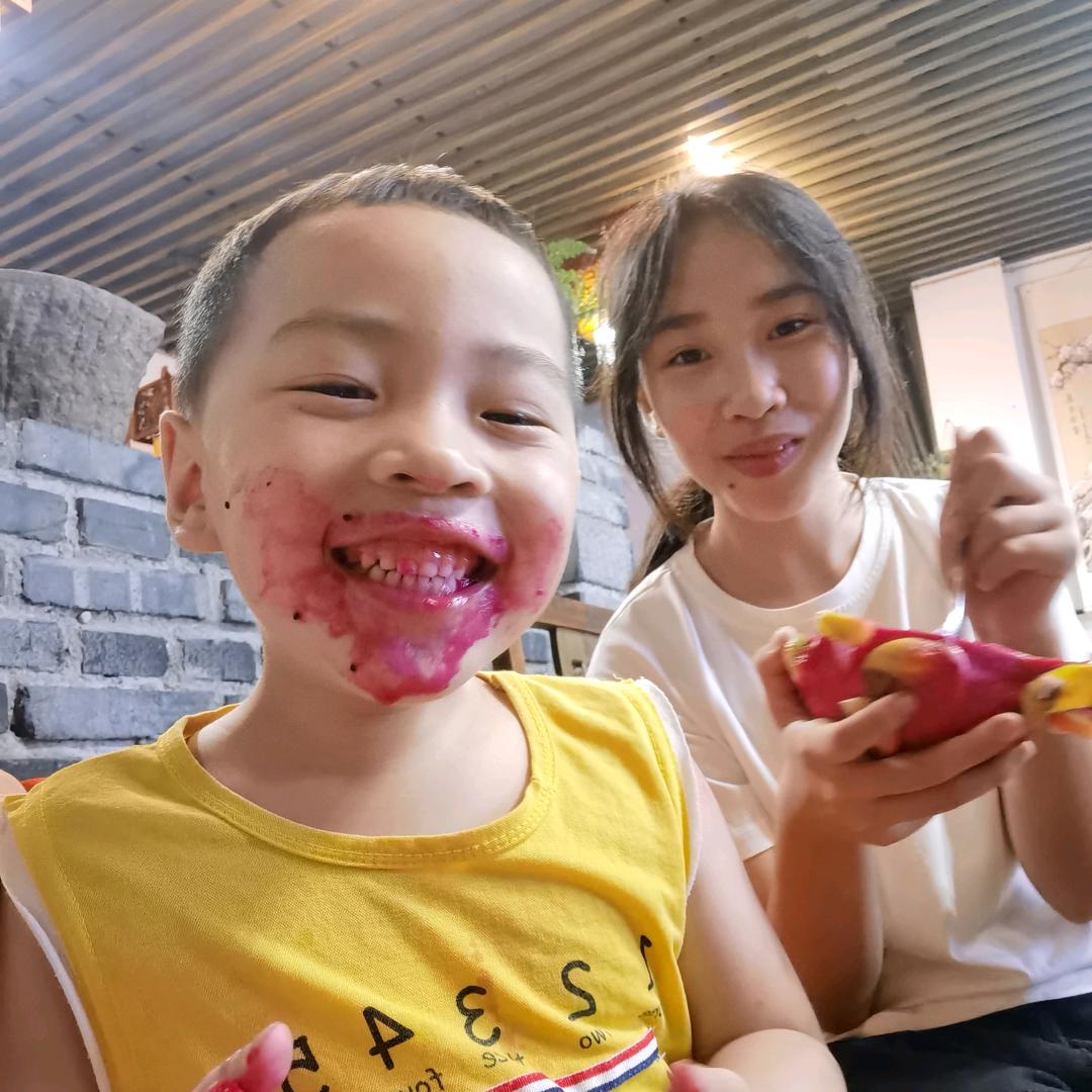 灶台边的向日葵