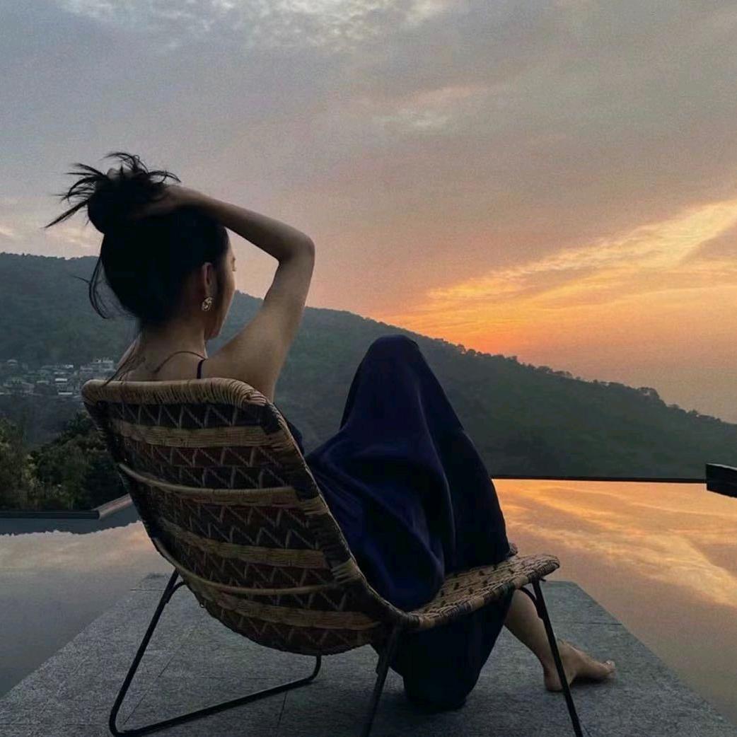 -小W