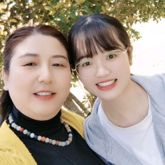 快乐严家二小姐！