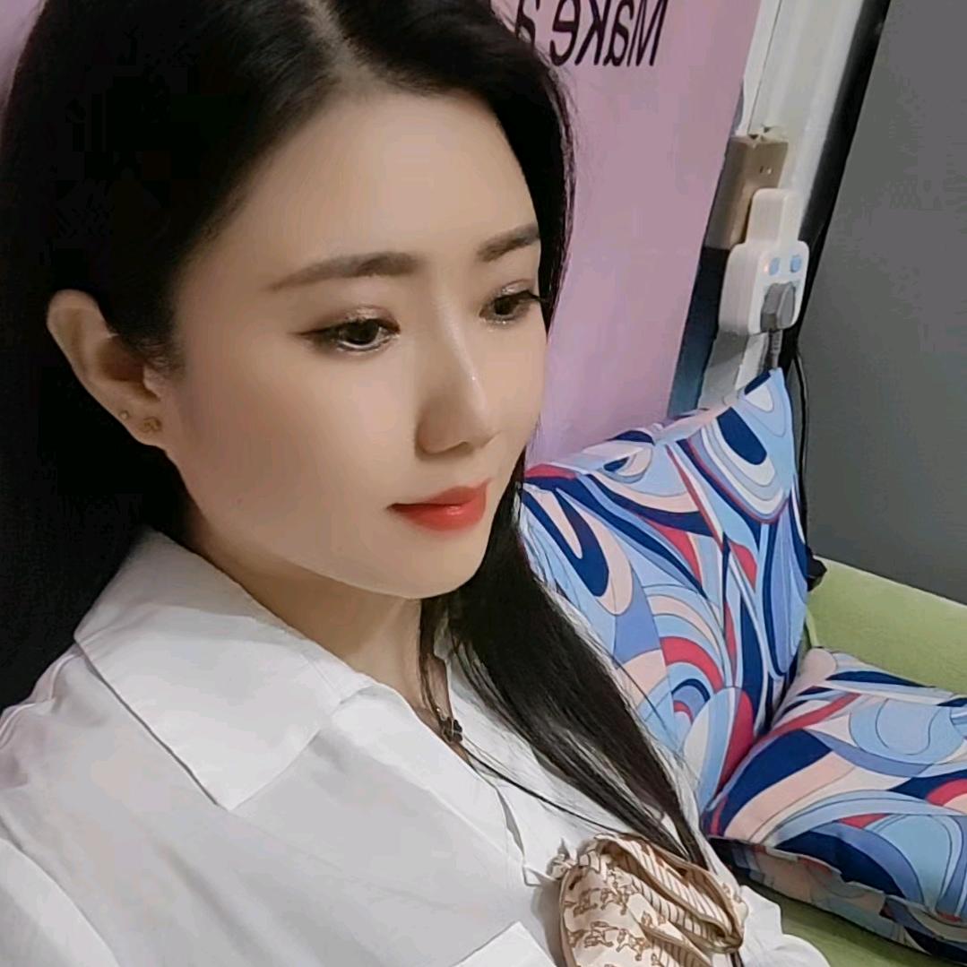 萍萍.