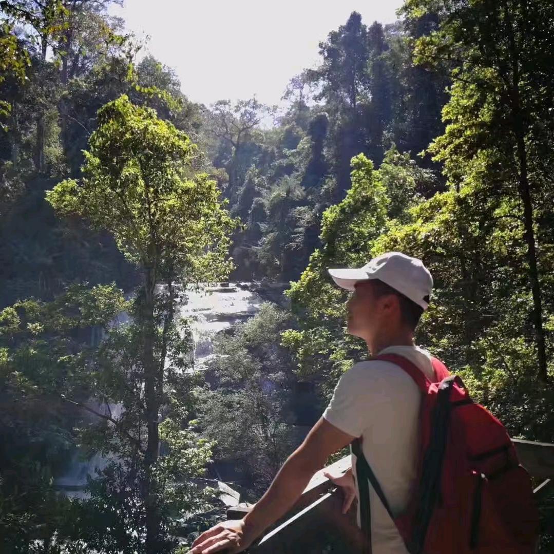 卖导弹的小男孩