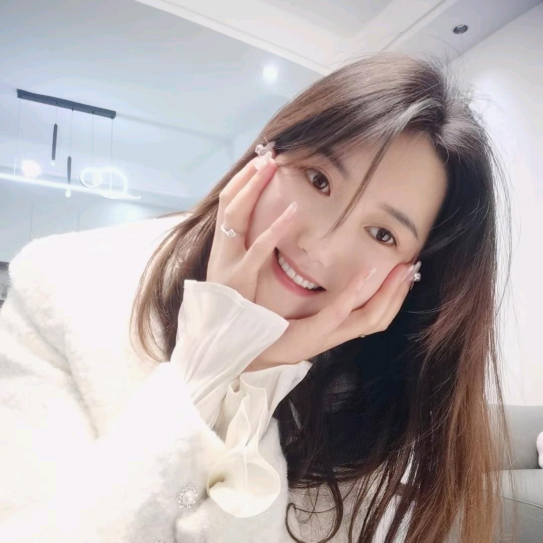 是莪吖 •̌.•̑