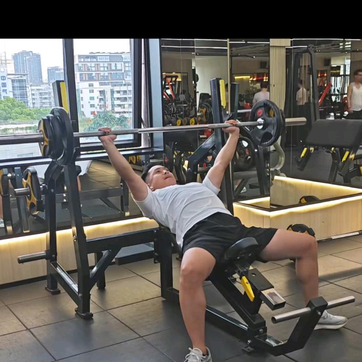 中山西区维塔斯游泳健身张伟