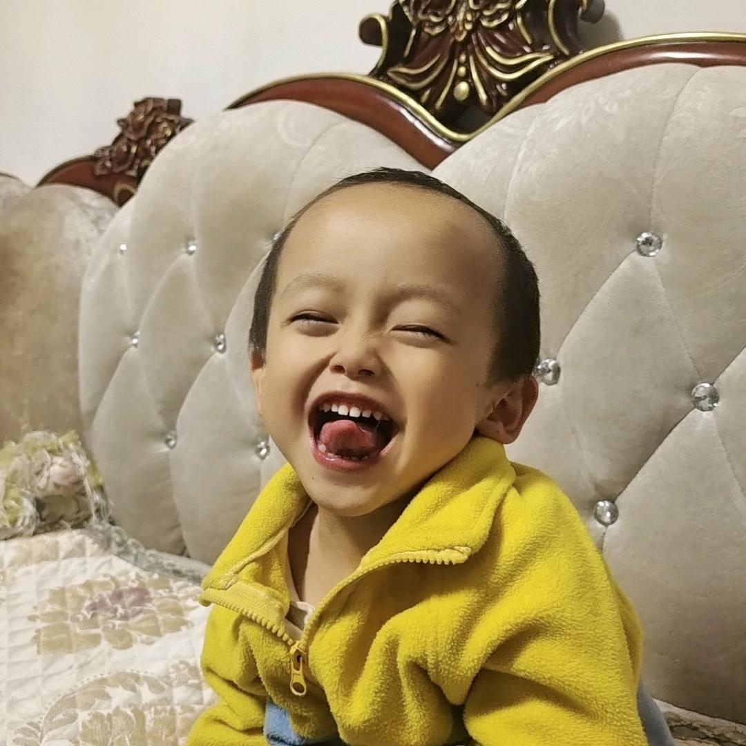 (ಥ喜气ಥ)   ٩(♡杨杨♡ )