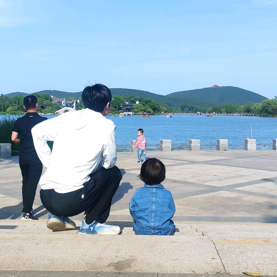 玥亮不睡我要睡