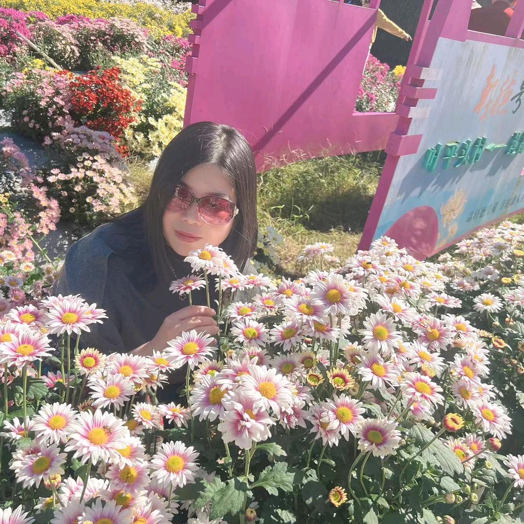 酒娘娘。（橱窗好物）
