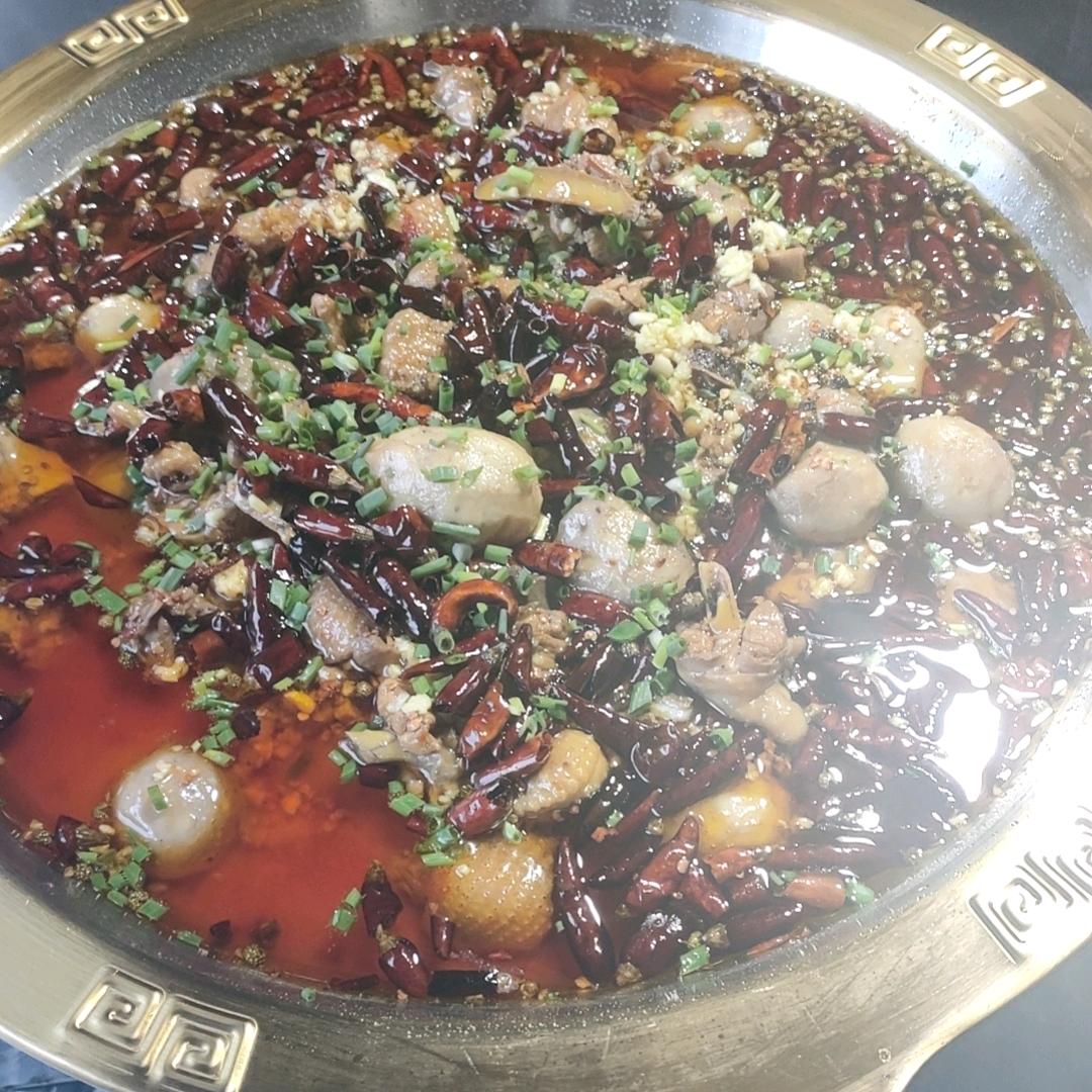 龙鳞酸汤园麻辣小厨