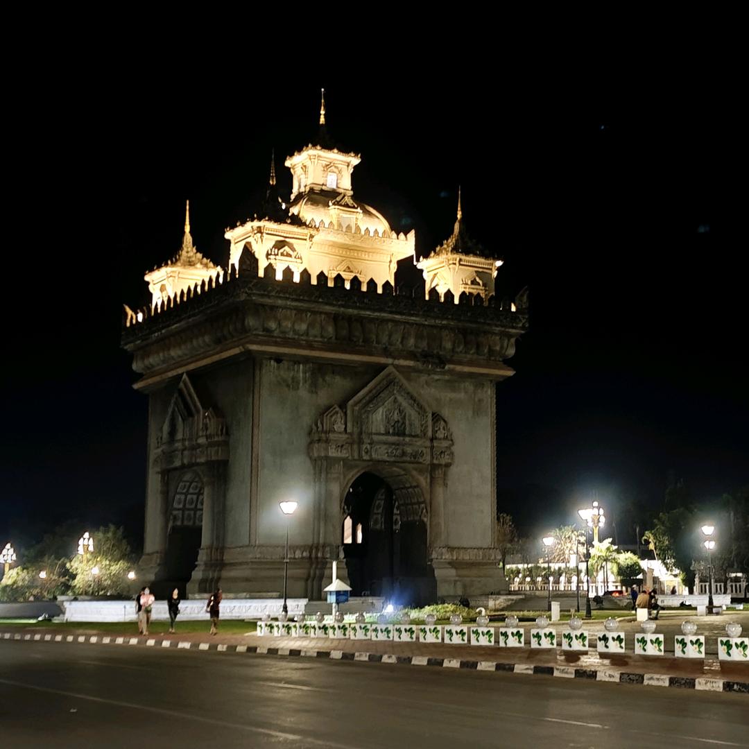 一半是火焰一半是海水。