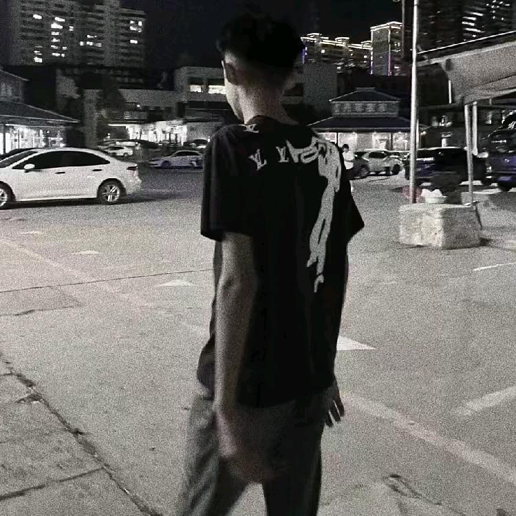 小      屁     孩