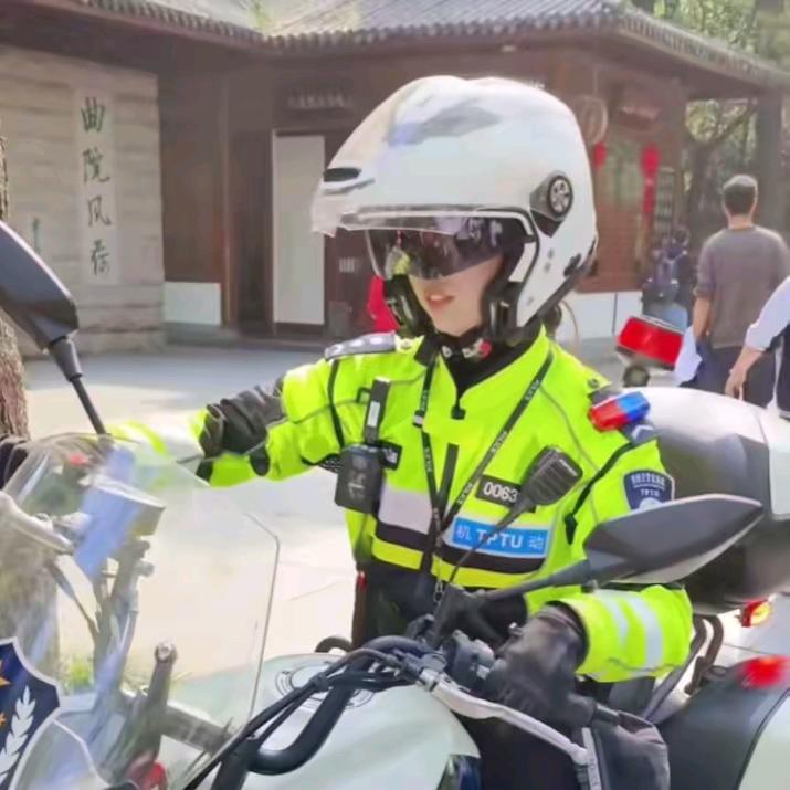 李语蔚