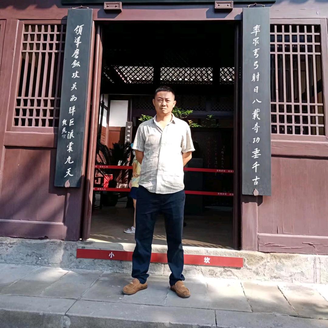 任骑龙背