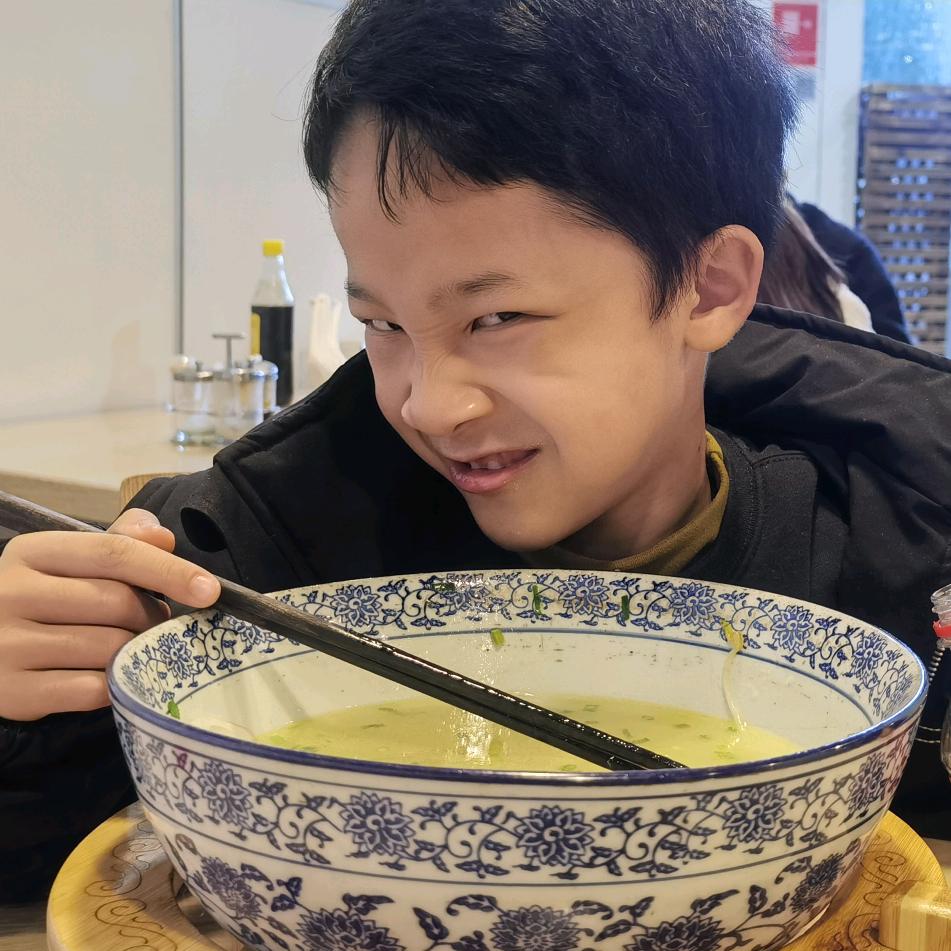 吃水果的狐狸