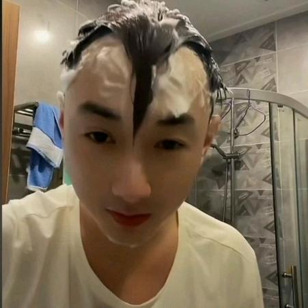 骑老太闯红灯🚥