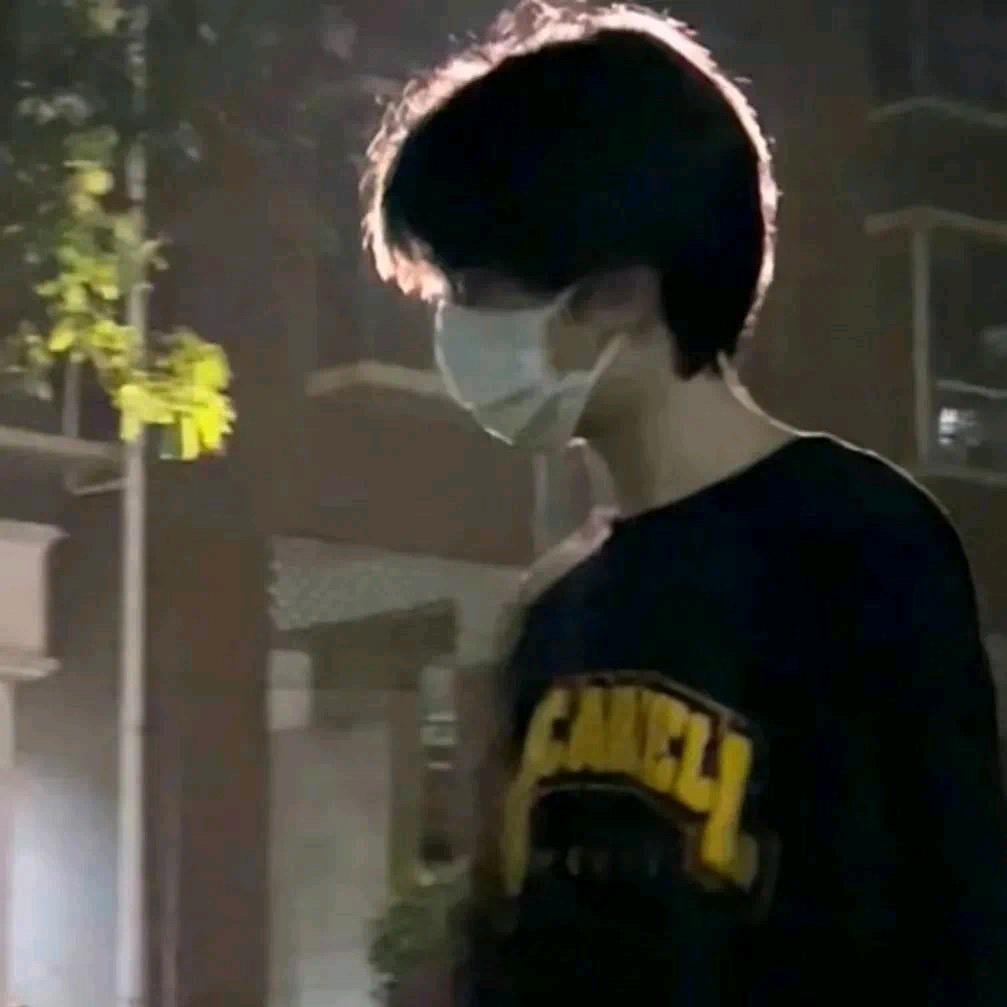 多年以后。