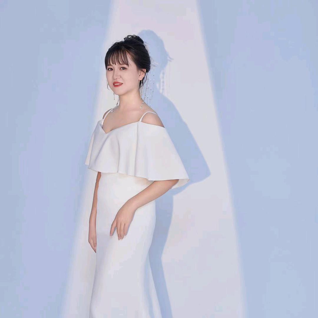 唐燕婚庆主持人