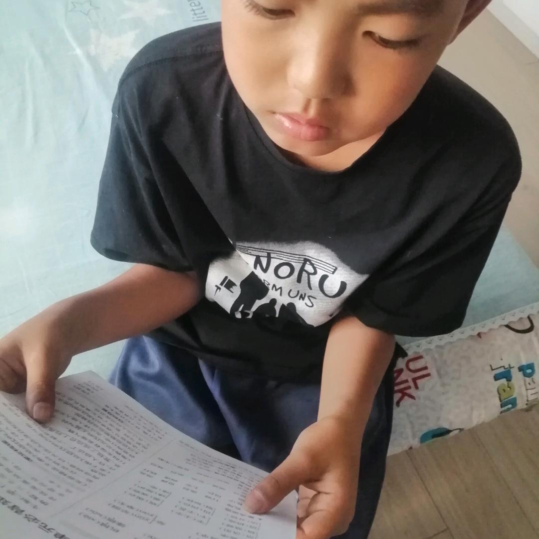 帅气小男孩