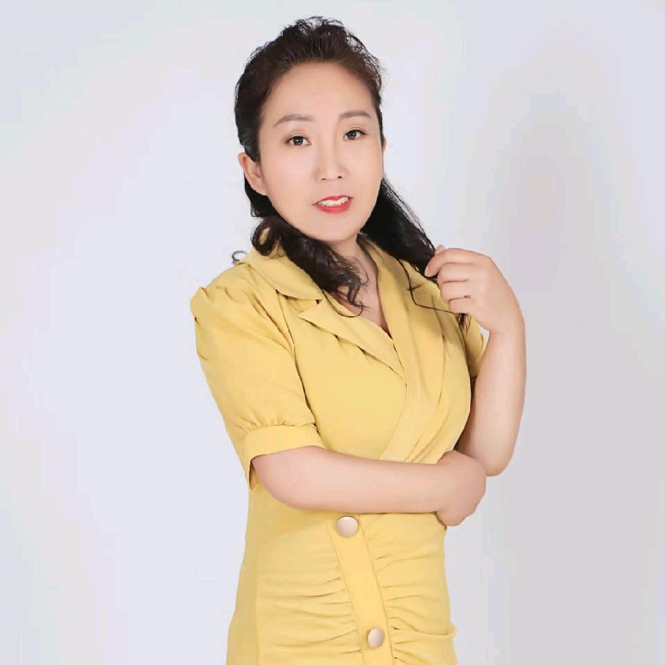 辉姐开播准备中……