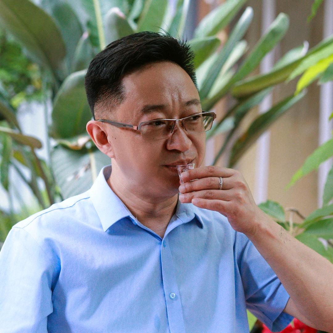 赵帅抿二两