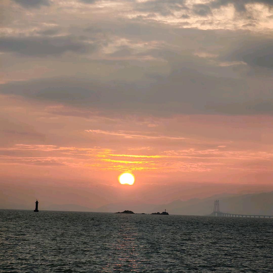 😁笑而🐉不语💖