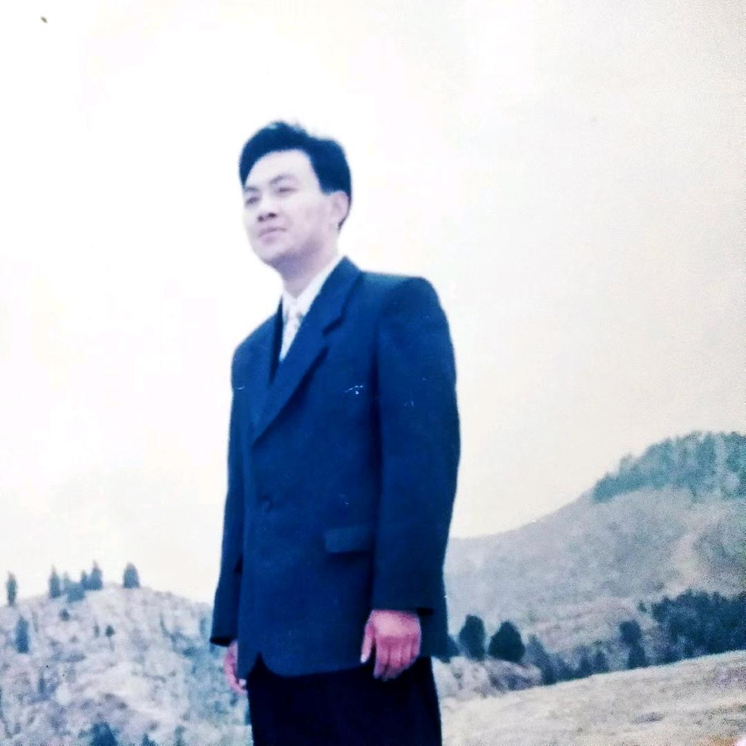 底层人爱东来