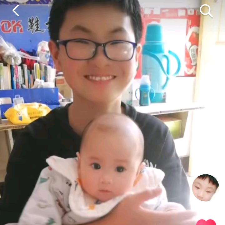 小魚向左