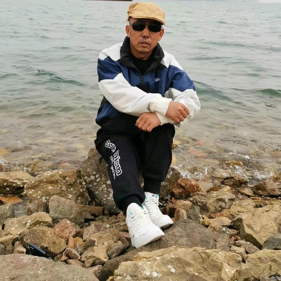 寒江孤影