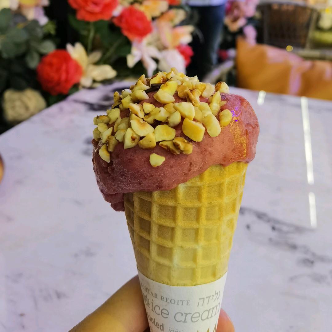 她有点儿怪怪的