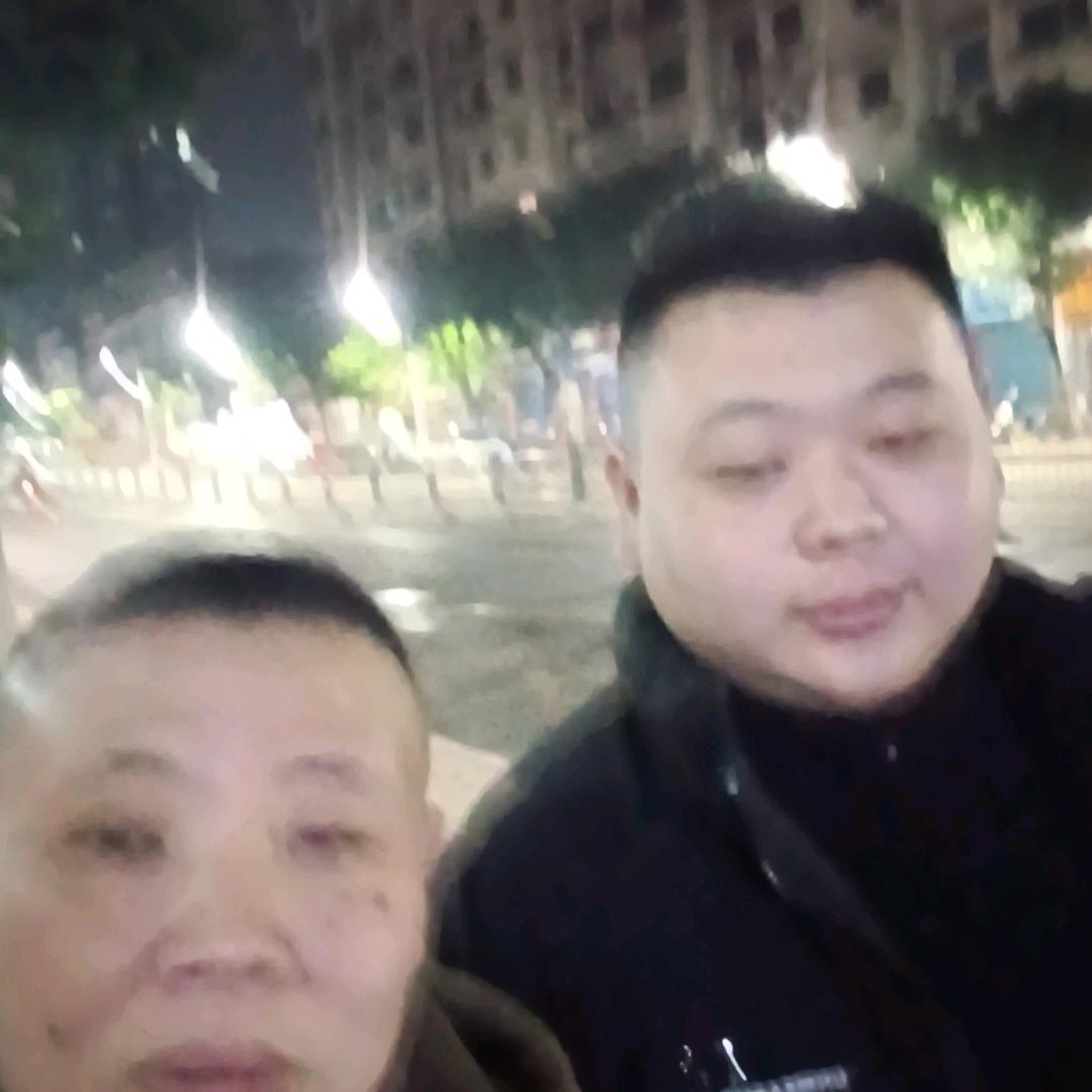 梅氏家族,一家亲。