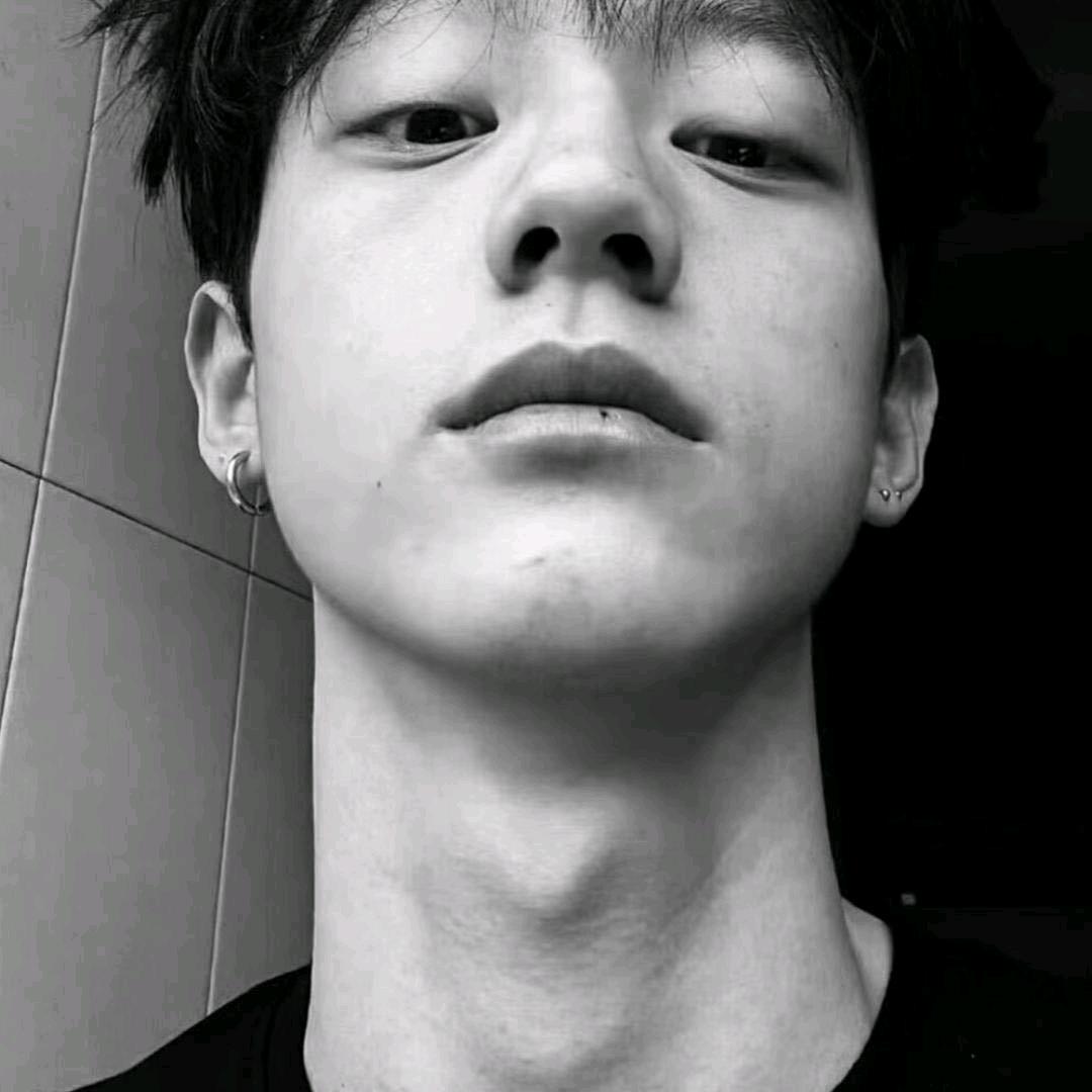 辉.