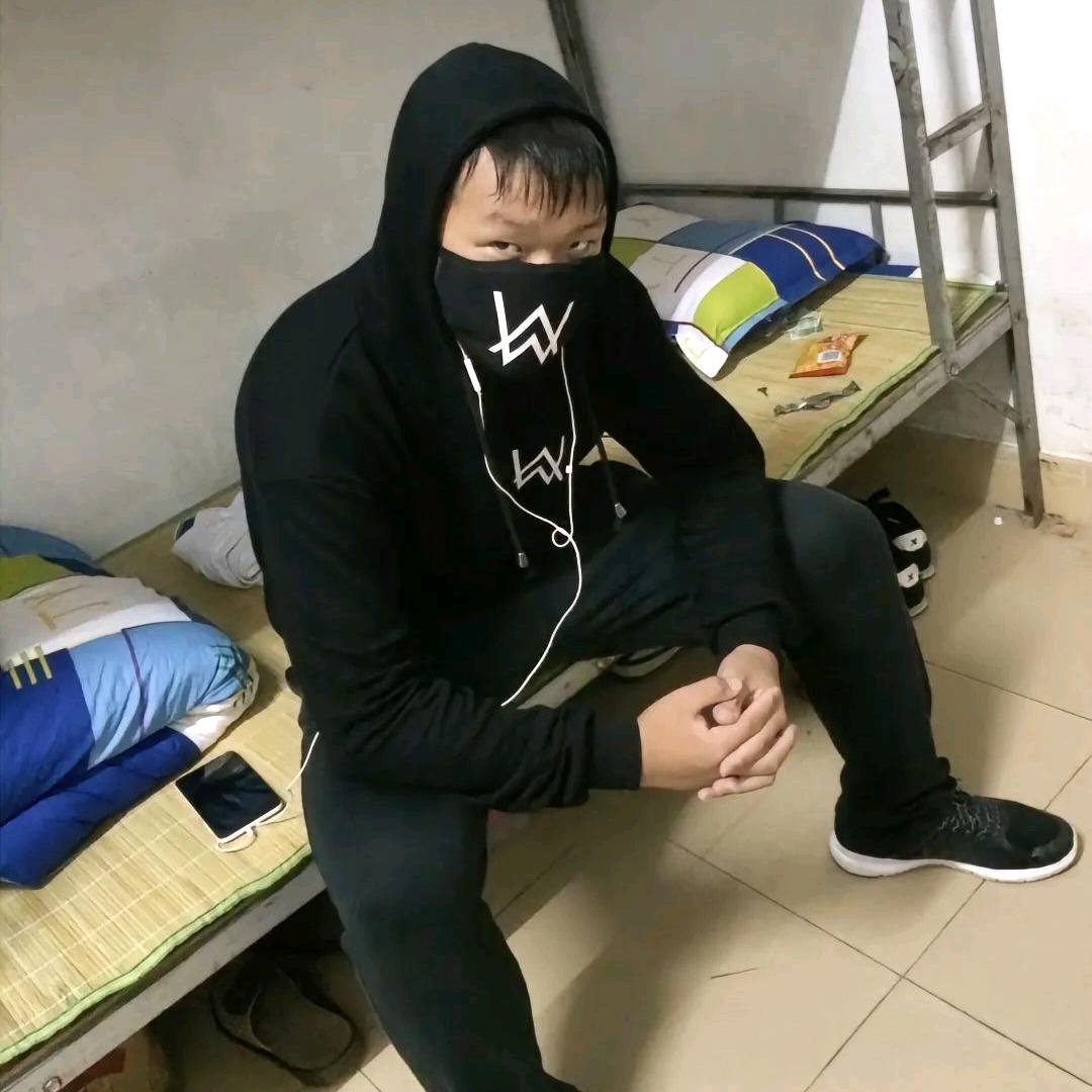 lx（被狗链栓两个月中）