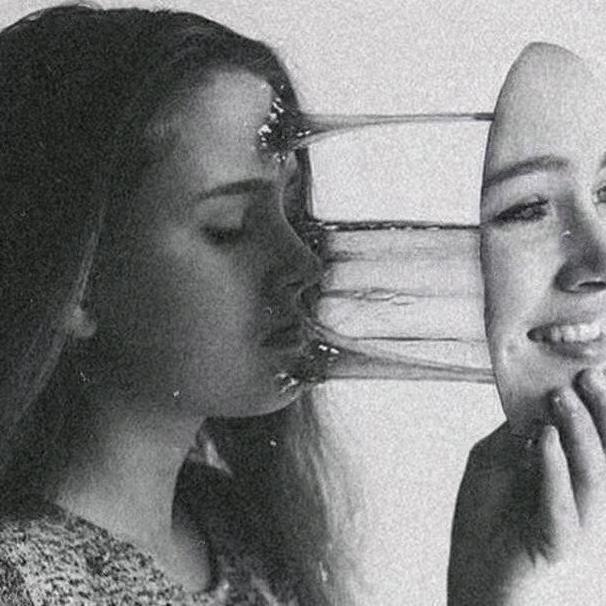 隐藏的悲伤😔
