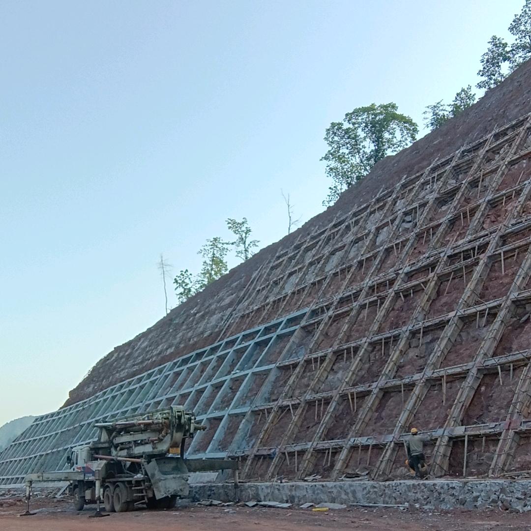 边坡，框架梁，锚杆，锚索，挂网