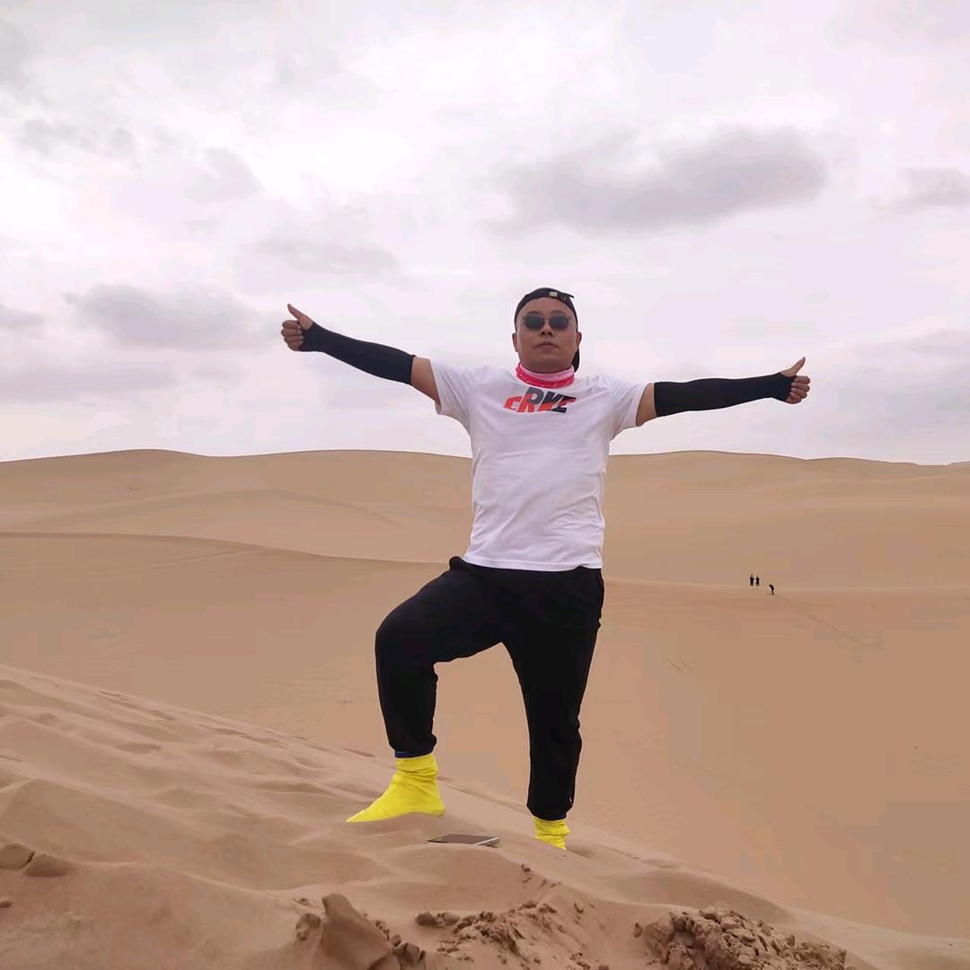 青山依旧笑春风
