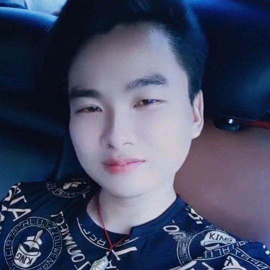 小何