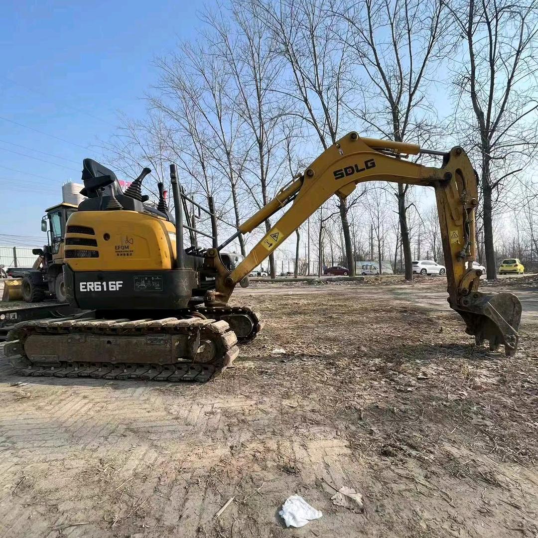 隆昌挖机出租  小何