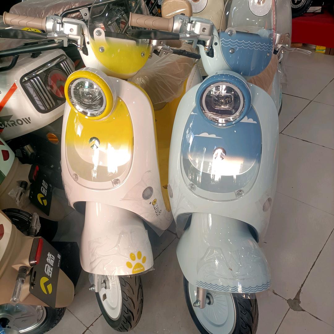 豪爵摩托，小张