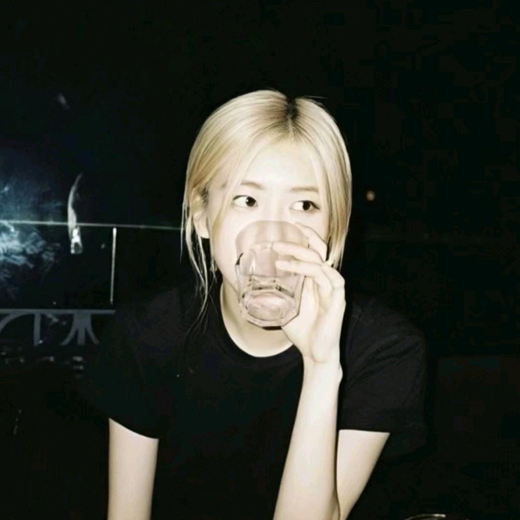 一顿不能吃八个汉堡包