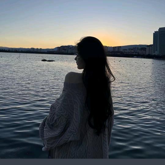 瑾栀意头像