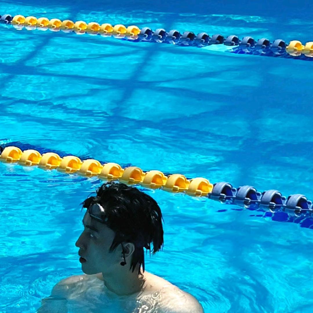 星辰游泳馆小司教练