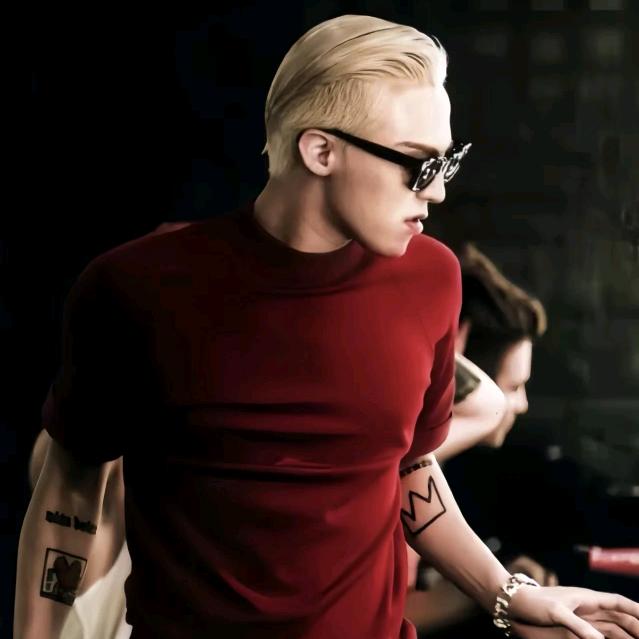 ঞᐝ 傅 笑  ঞᐝ