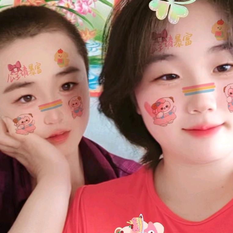 雪地里的石头，