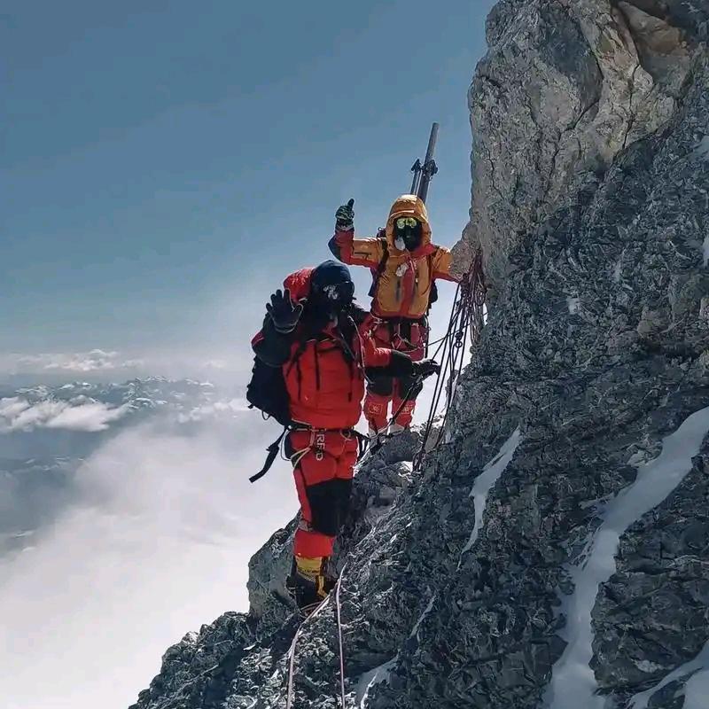 山就在那边高山向导
