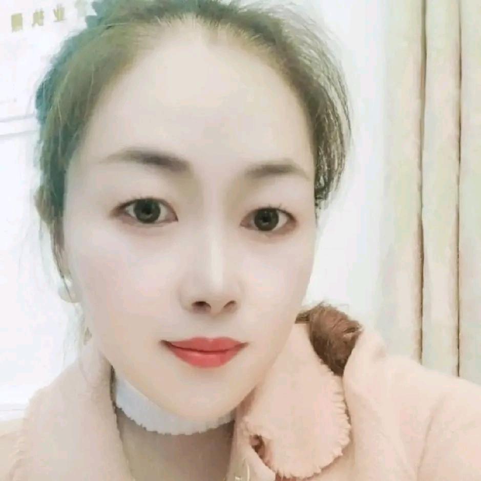 清江雷宸女装销售郑姐